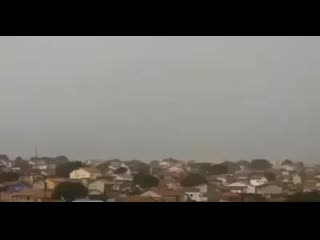 Momentul cand o casa este trasnita in san josé dos campos, brazilia sursa clima extremo