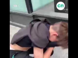 Тиктокер залил перцом молодые лицо