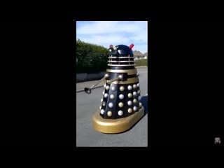 Dalek (dr who) ordering humans to stay at home during quarantine (by nowayfarer)