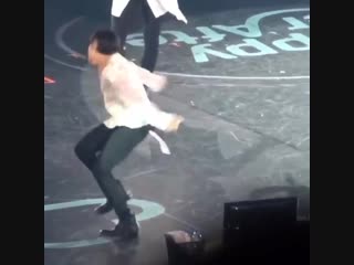 Jimin moves so smoothly, so prettily, his lines he looks as if he was ice skating, he
