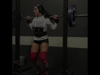 Айша хейли приседает 147*3