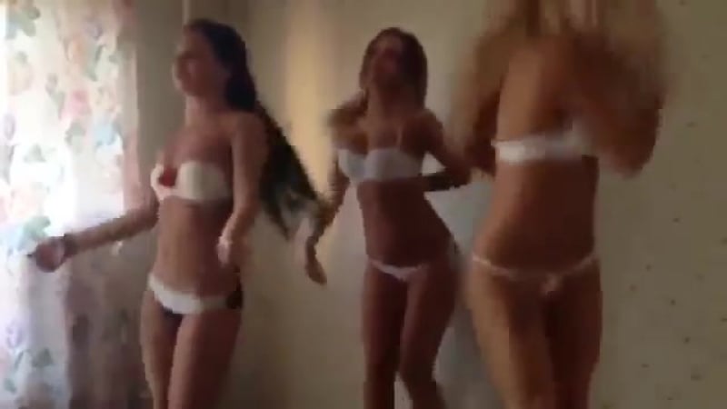 Домашний танец девушек для группы поедем поедим))анонимно