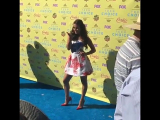 Watch now! @msleamichele, u look amazing #teenchoiceawards @eonline @enews