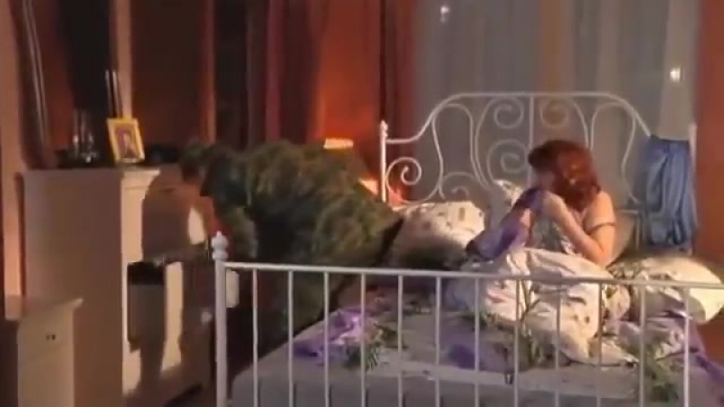 Муж забежал в спальню с криками где он!?