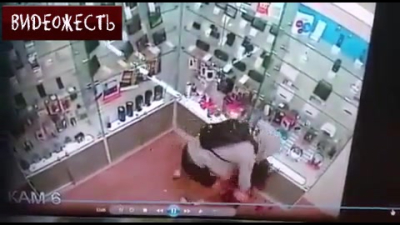 Беспредельщик с ножом в салоне связи © видеожесть