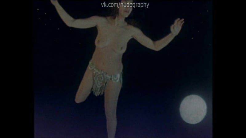 Татьяна лютаева топлес в фильме "внимание, ведьмы!" (1991, александр амелин)