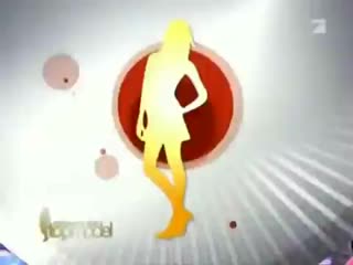 Gisele bündchen backstage vsfs / helps guest judge on gntm