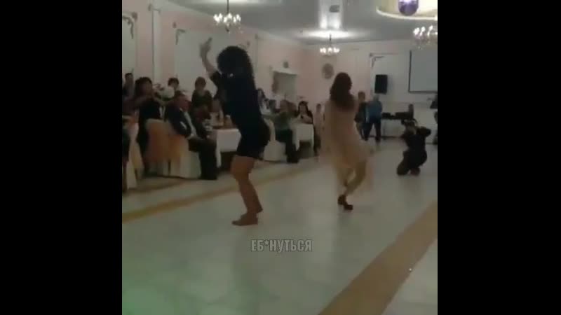 Выпила водку, береги пилотку