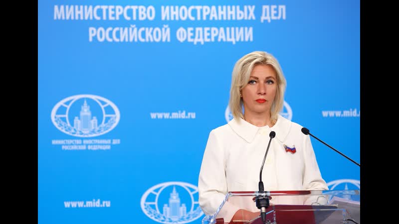 Live russlands aussenamtssprecherin maria sacharowa gibt wöchentliche pressekonferenz