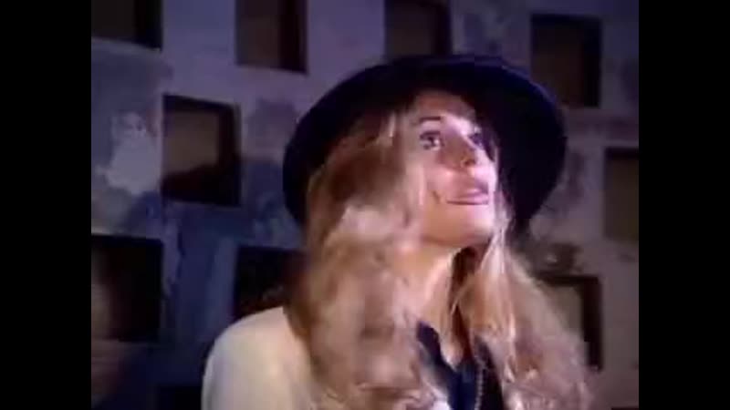 Ебанутый просветильник орет на бабу с лесницы маятника реальный дэбил