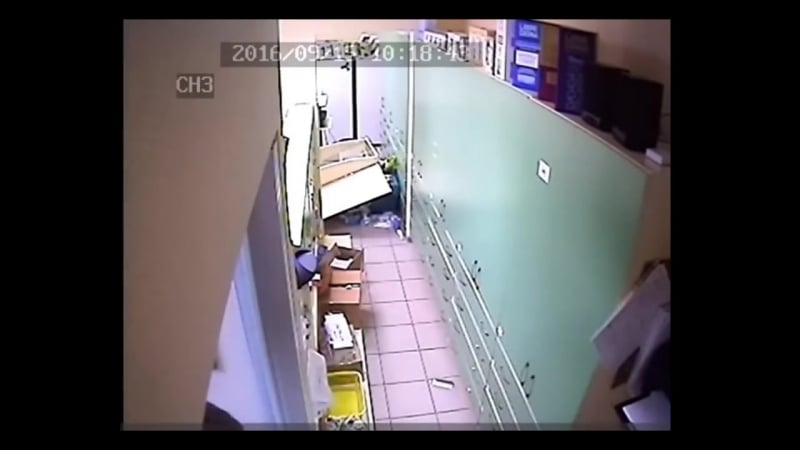 Псих разгромил аптеку и избил продавца