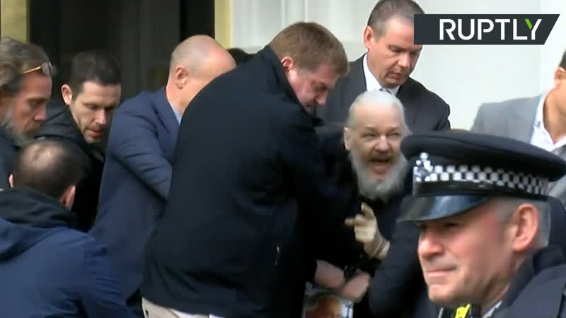 Полиция вынесла джулиана ассанжа из посольства эквадора