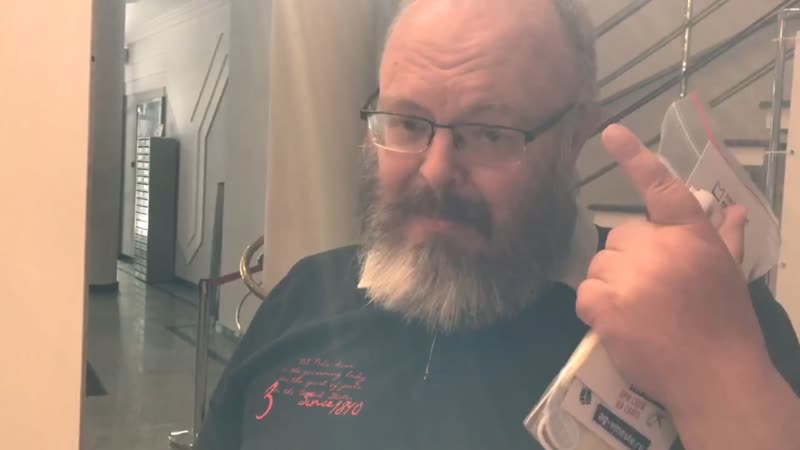 Андрей кормухин со всеми совершеннолетними членами своей большой семьи проголосовал против ельцинской, либеральной конституции