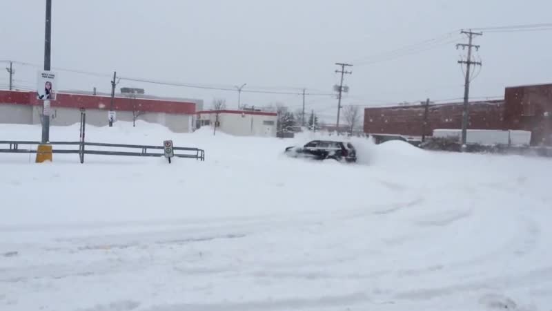 Snow donuts on jeep srt8