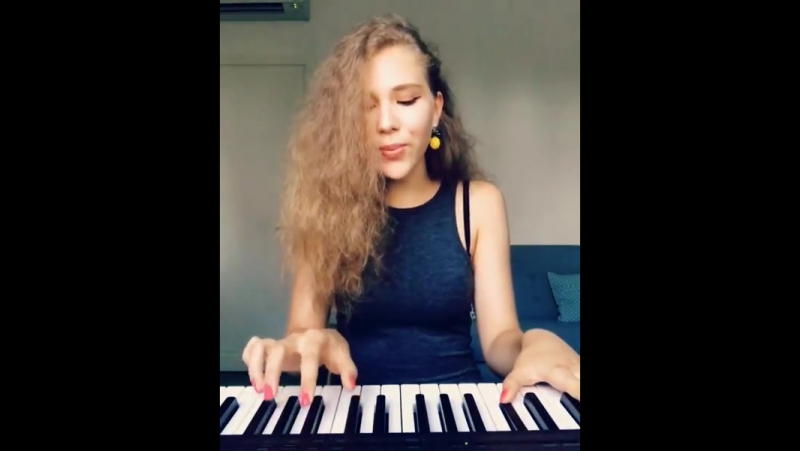 Монатик вечность (милая девушка шикарно поет)