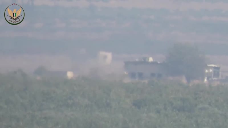 Боевики "национального фронта освобождения" заптурили гантрук с 57мм орудием сирийской армии на юго востоке провинции идлиб