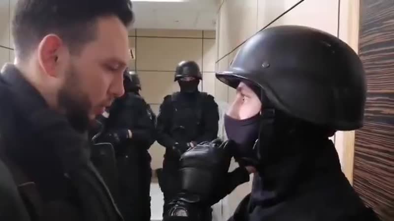 Спецназовец предлагает сотруднику фбк выйти за угол