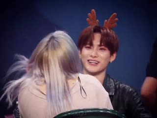 191221 la 팬싸 junhee said he always saw me cause i’m tiny and imitated how i always go