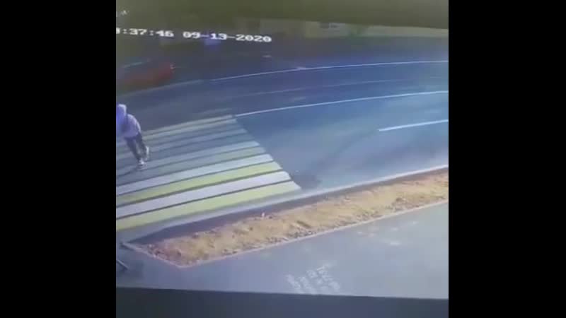 Житель волгограда засунул наушники в уши и отправился таранить трамвай