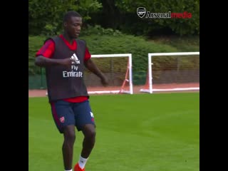 Nico straight into action with the rondo nutmegs ️ pepeishere