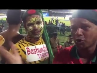 Sri lankan fans beat bangladeshi superfan! cricket fight