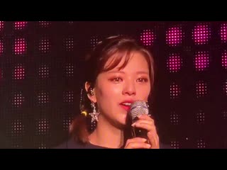 When jeongyeon had tears going down her face from her ending speech & then just added a heartfelt “chicago pizza very deli