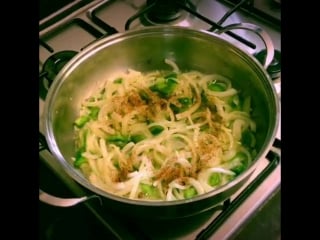 Stream spinach, mince and onions; spiced with gree лондон 31 07 2017