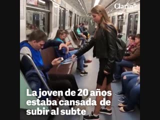 Perna aberta no metro