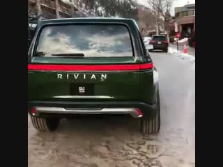 Rivian r1s