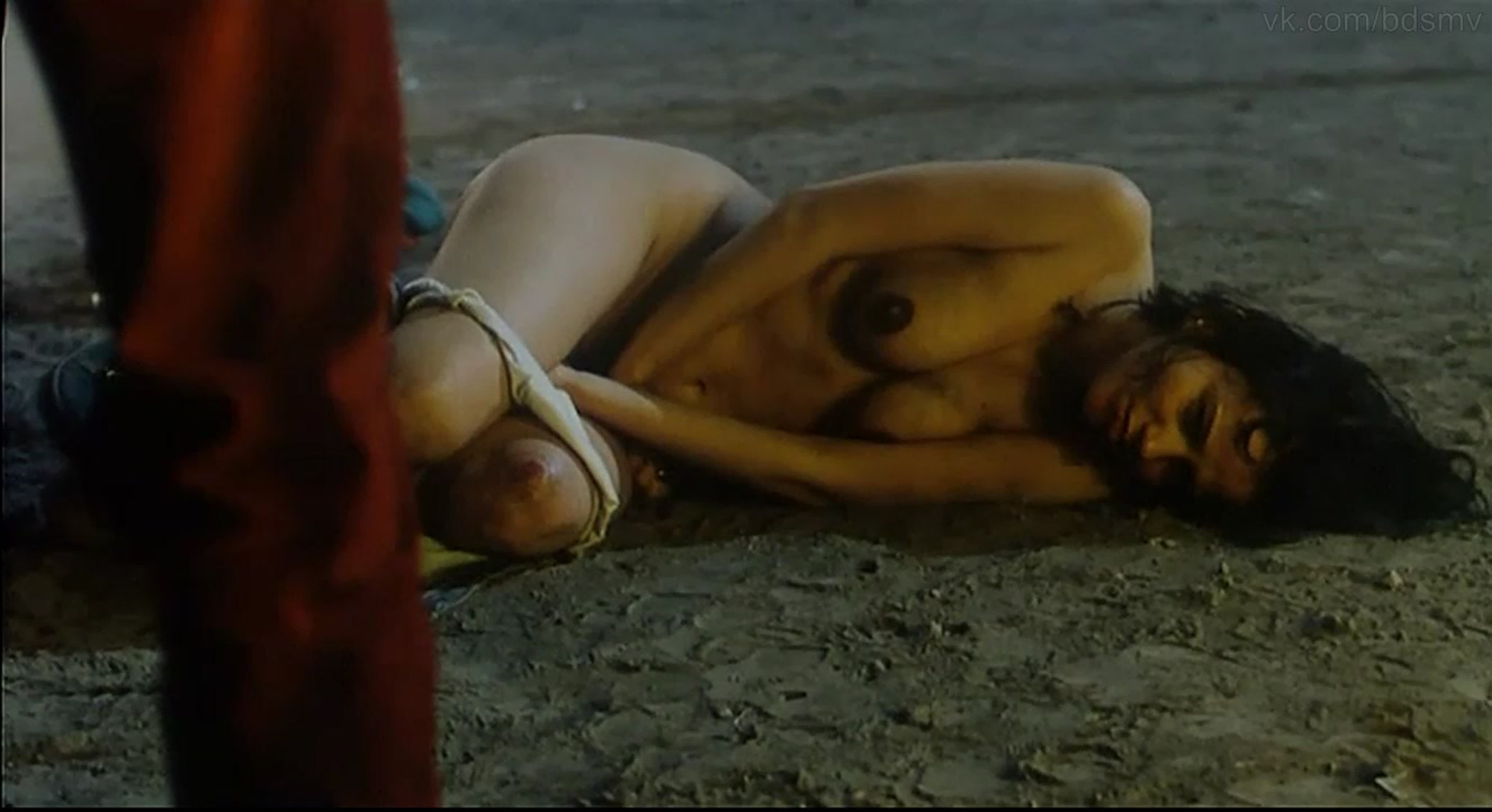 Интернеттегі бес порно үшін бір кеуделі шлюха Метро автобусында және басқа жерлерде секс пен эротика