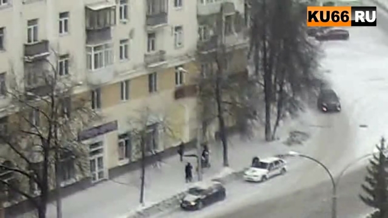 Трагические кадры ребенок погиб, выпав из окна в свердловской области