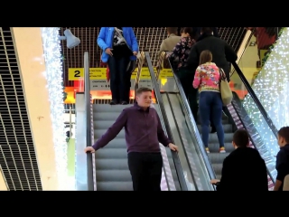 Пранк гей и лесби пикап на эскалаторе