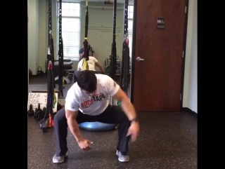 Great thoracic spine mobility drill from the squat