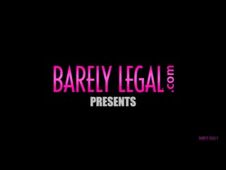 Выебал племянницу с волосатой мандой на диване в