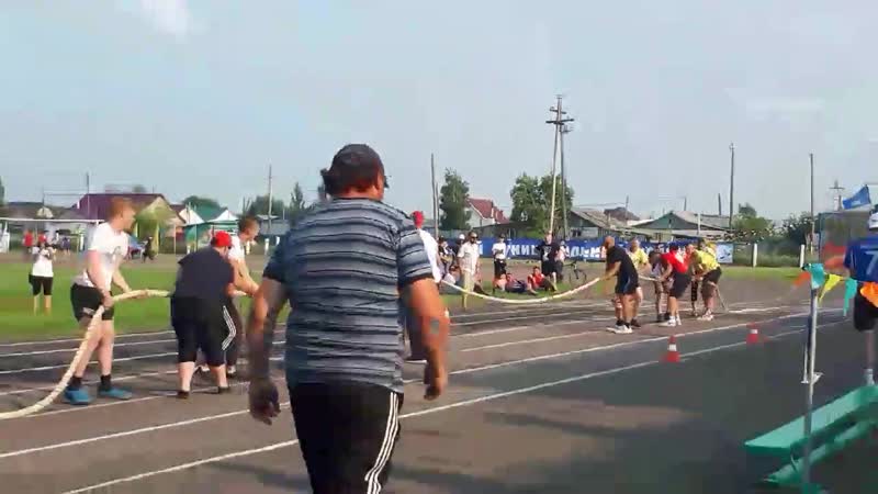 Перетягивание каната украинка vs