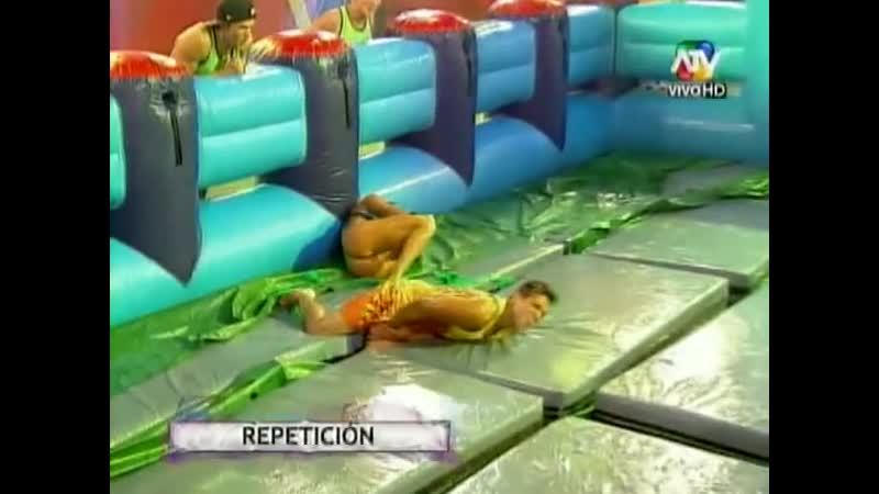 Alejandra baigorria golpea en los testículos a bruno guimaraes