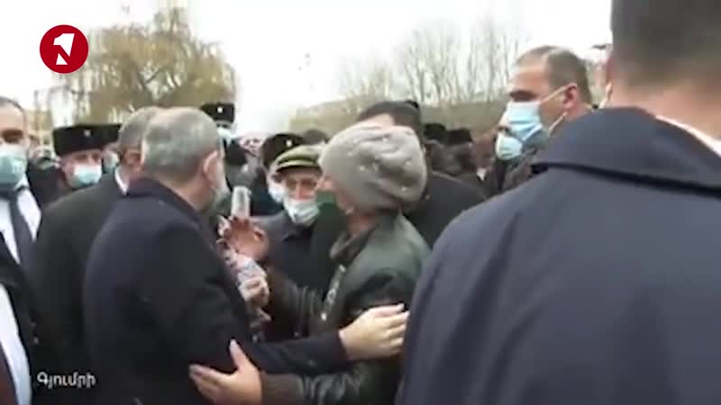 «մենակ խնդրում եմ, մեզ մենակ չթողնեք» գյումրեցի կինը փաթաթվեց նիկոլ փաշինյանին
