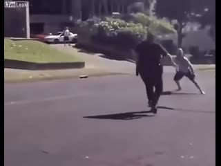 Пухлый коп, шустрый нарушитель и тазер