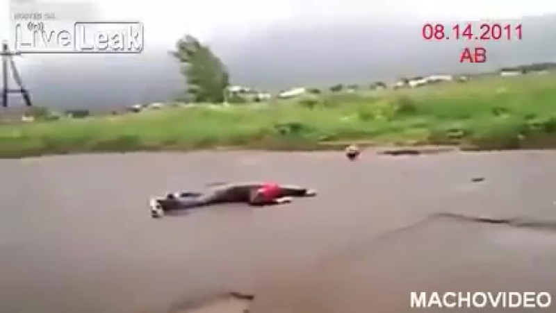 Жесть +18 мотоциклист убился