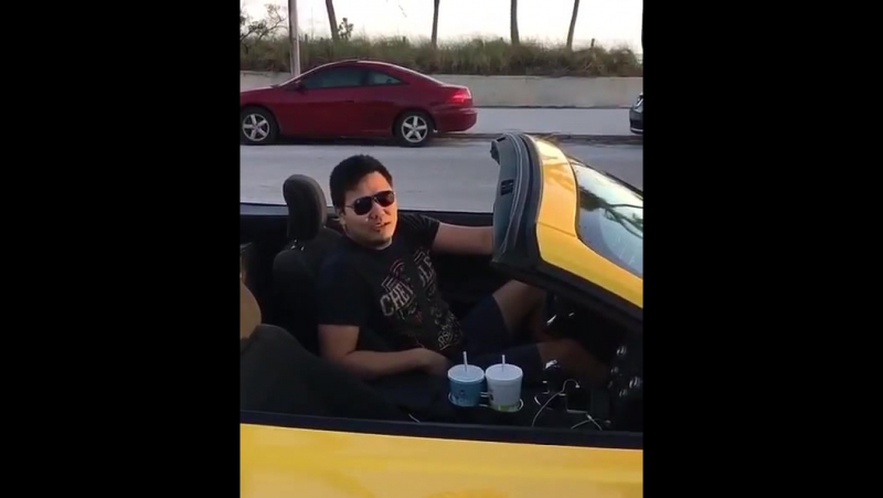 Казах таксует зарубежом )