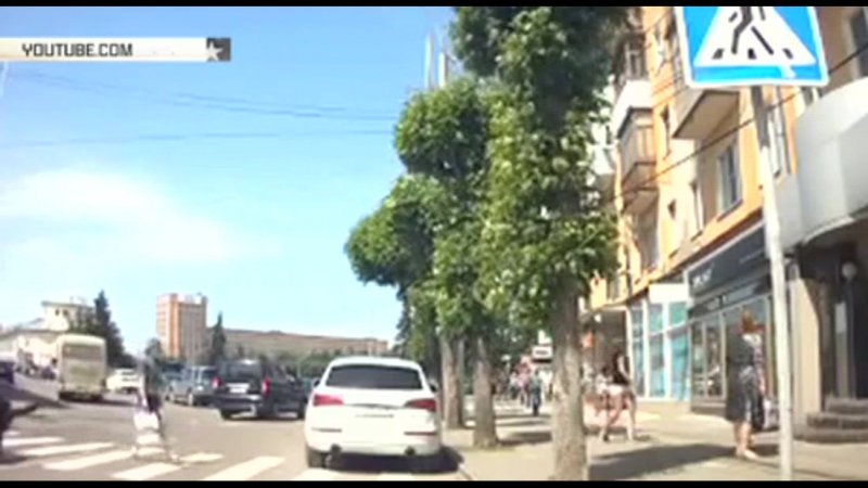 Автомобилистка избила девушку на пешеходном переходе в рязани