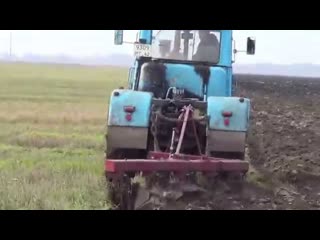 Скоростная вспашка тракторами т 150к с плугом плн 5 35 high speed plowing tractor t 150k with plough