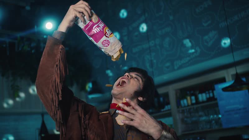 Скрытая камера в шоколаднице! смотреть до конца!