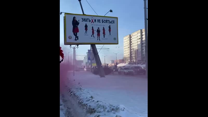 Целенаправленно и нагло идут протестующие у станции метро спортивная