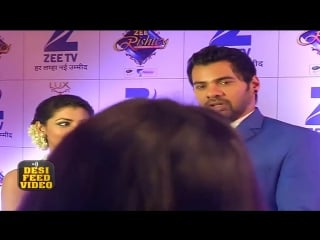 Kumkum bhagya abhi and pragya at red carpet of zee rishtey awards 2015