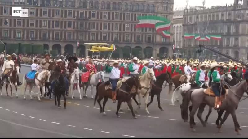 Live mexiko – parade zum 112 jahrestag der revolution