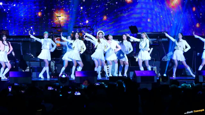 [fancam] 170422 wjsn 'momomo' lets play concert @ cosmic girls