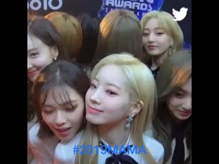 The way twice can all barely fit into the space for this rotating camera they're so cute 😂 @jypetwice #2019mama #twice