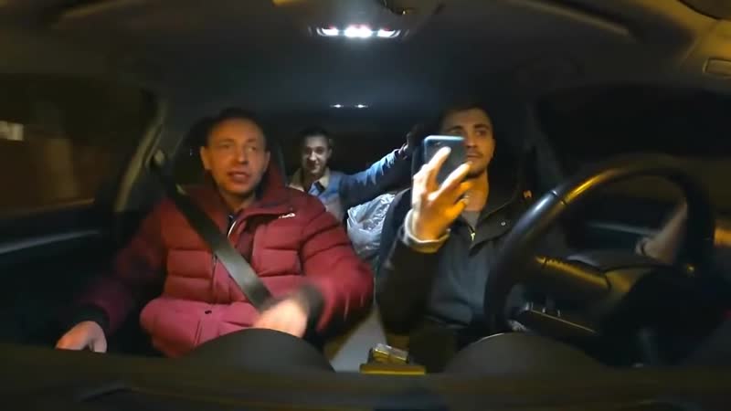 [mikzzz tv] психически ненормальный пассажир размахивает кулаками в такси