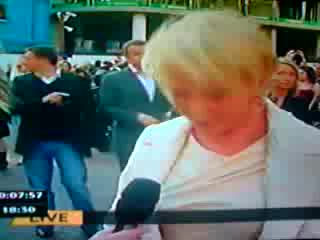 Helen mirren looses an earring